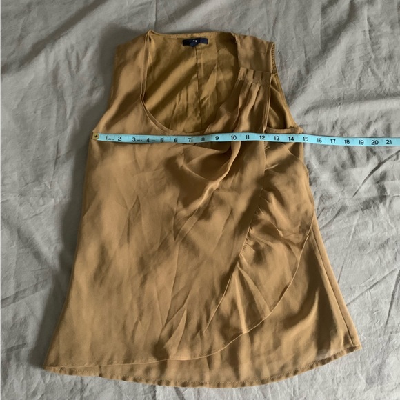 GAP Blouse ruffles sleeveless beige yellow Size XS - Picture 8 of 8
